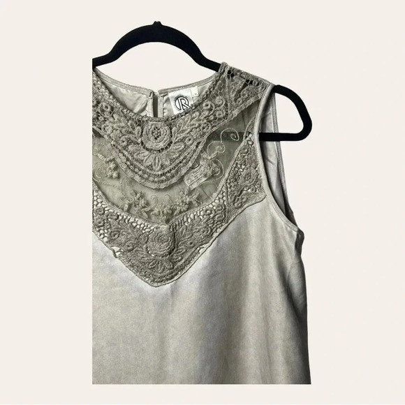 1271. Fashion APPAREL AND ACCESSORIES BLOUSE SLEEVELESS FAUX SUEDE W/ LACE - Picture 3 of 11